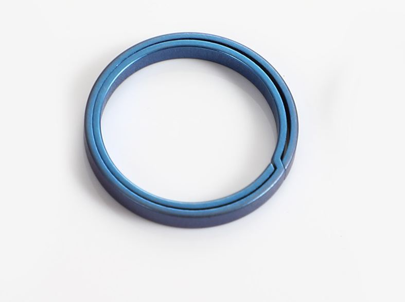 Titanium alloy keyring, sturdy and secure metal accessories, circle pure titanium ring, flat ring keychain for riding cars