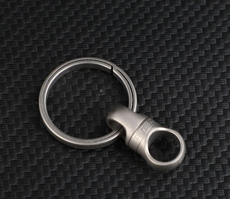 Titanium alloy keyring, sturdy and secure metal accessories, circle pure titanium ring, flat ring keychain for riding cars