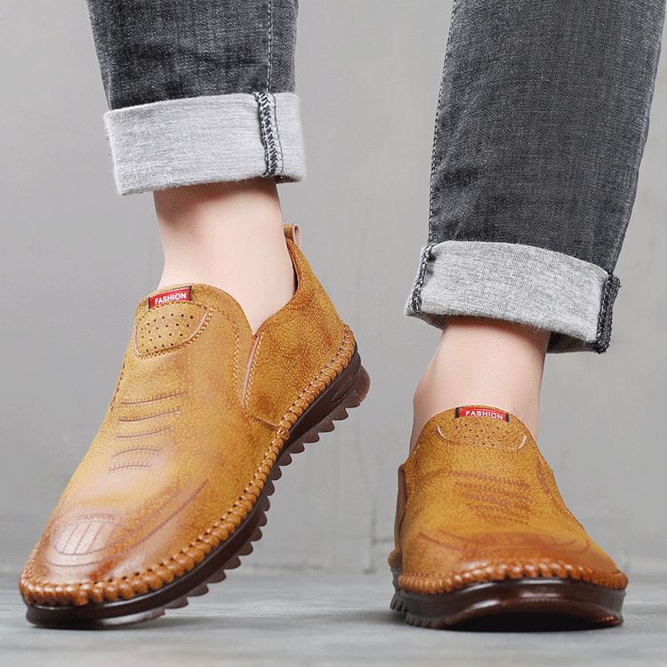 Italian handcrafted cowhide leather trainer detail