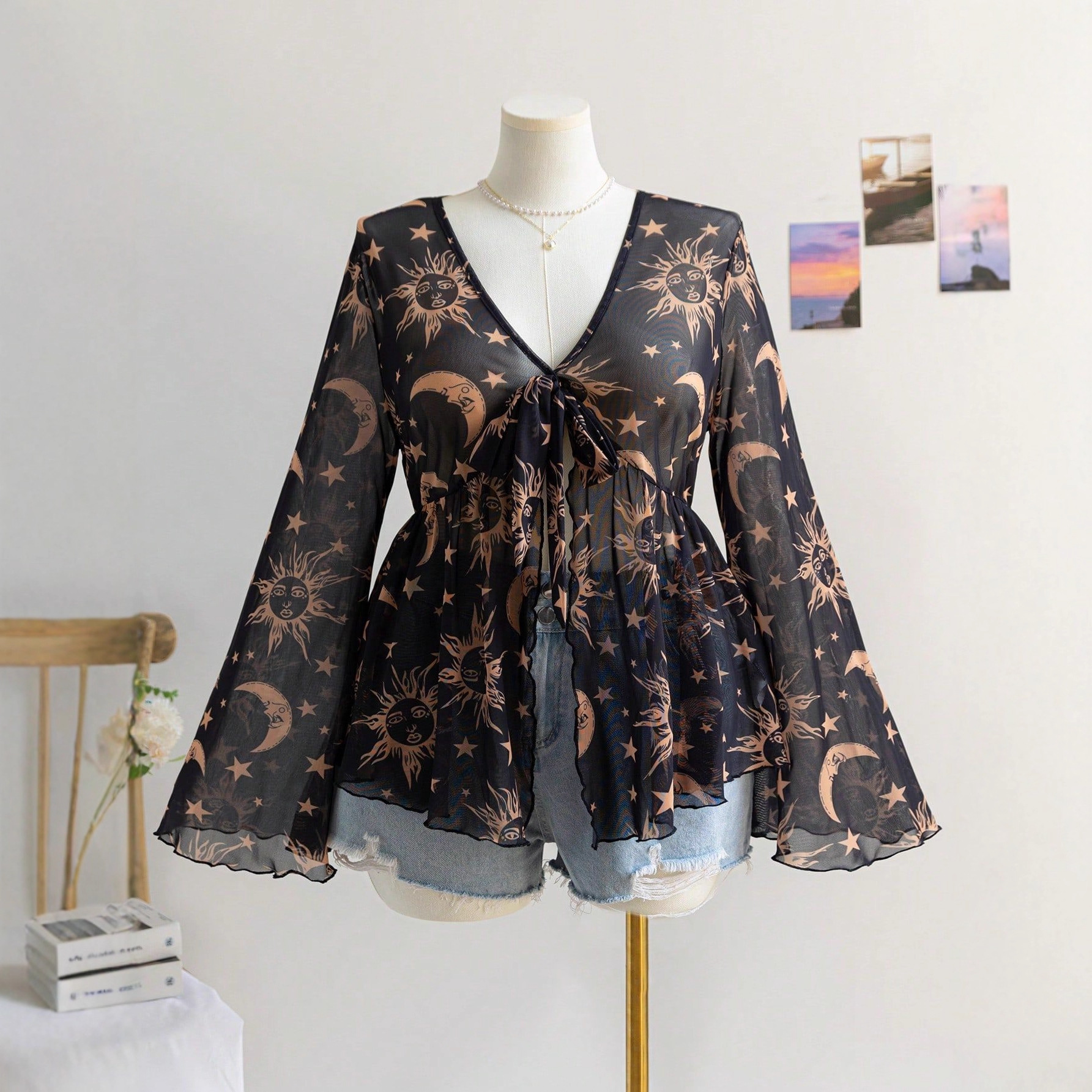 V-Neck Mesh Print Bell Sleeve Loose Vacation Top