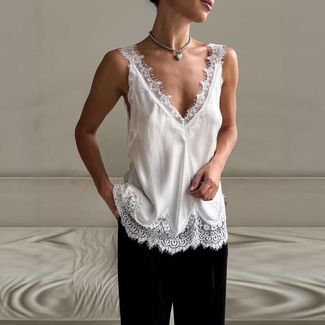 Women's Lace Trim Sleeveless V-Neck T-Shirt
