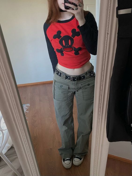 Women's Cropped Skull Print Slim Fit Colorblock Crewneck Long Sleeve Tee