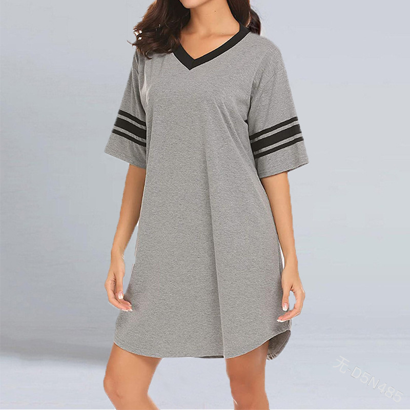 Colorblock V-Neck Longline T-Shirt with Asymmetric Hem