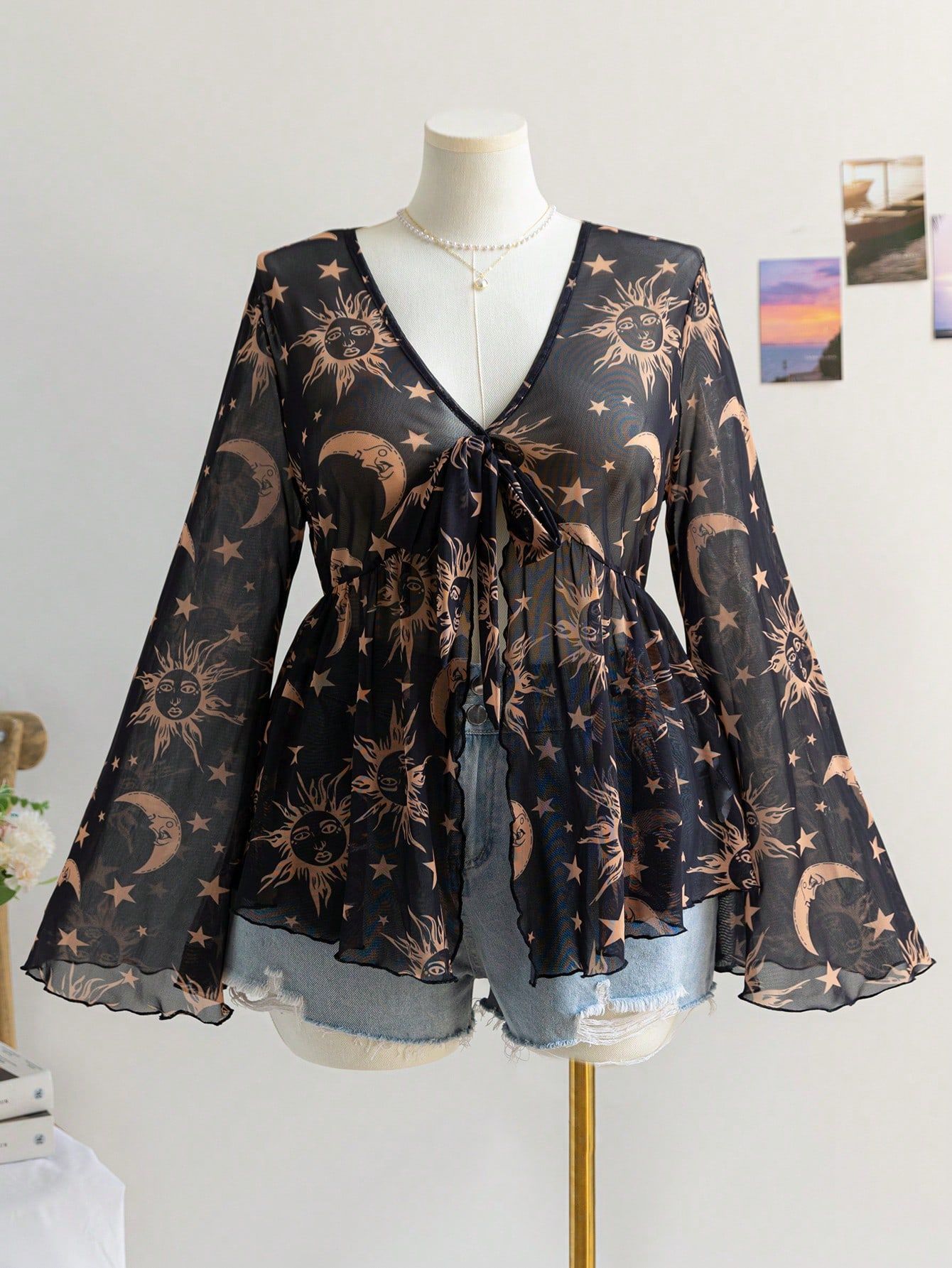 V-Neck Mesh Print Bell Sleeve Loose Vacation Top