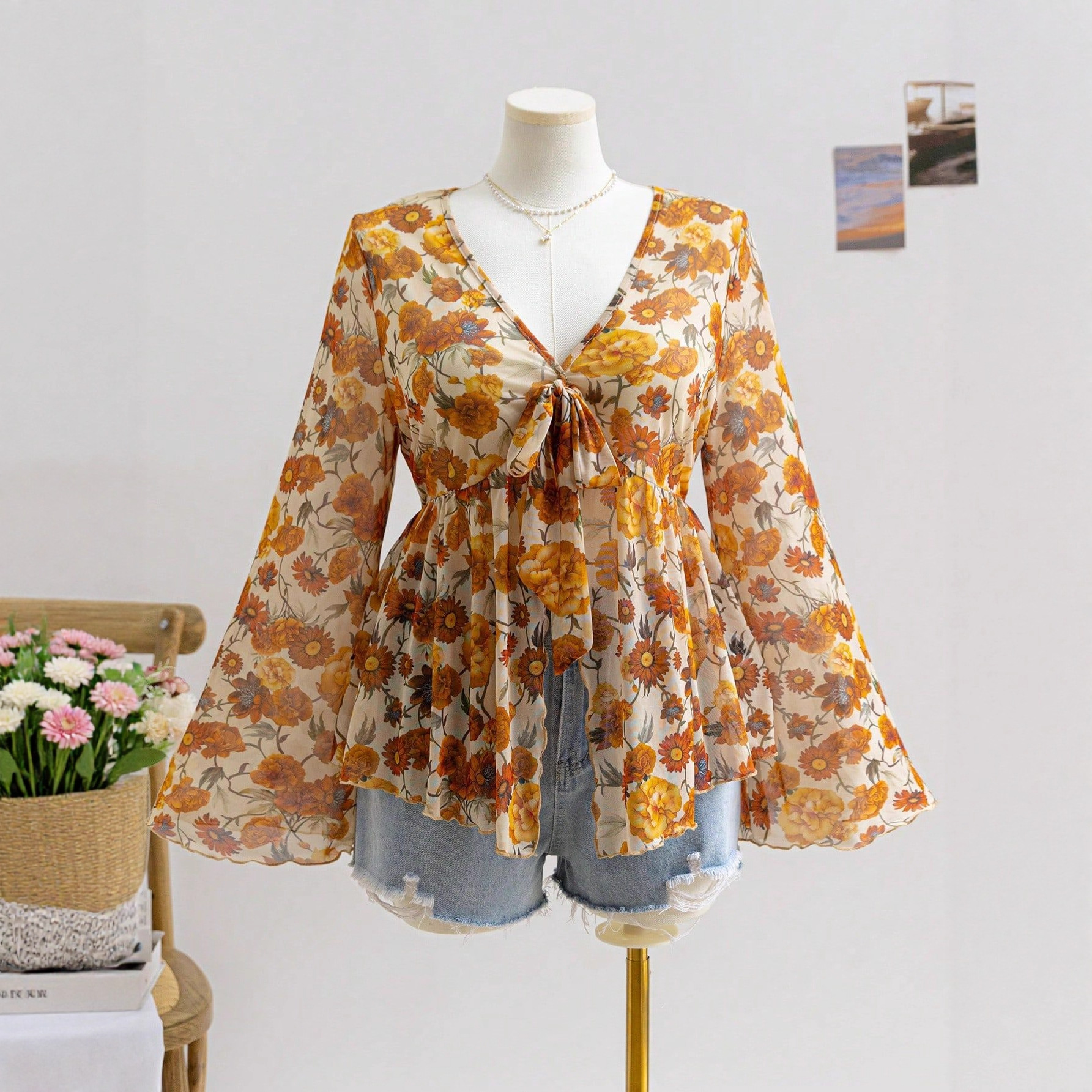 V-Neck Mesh Print Bell Sleeve Loose Vacation Top