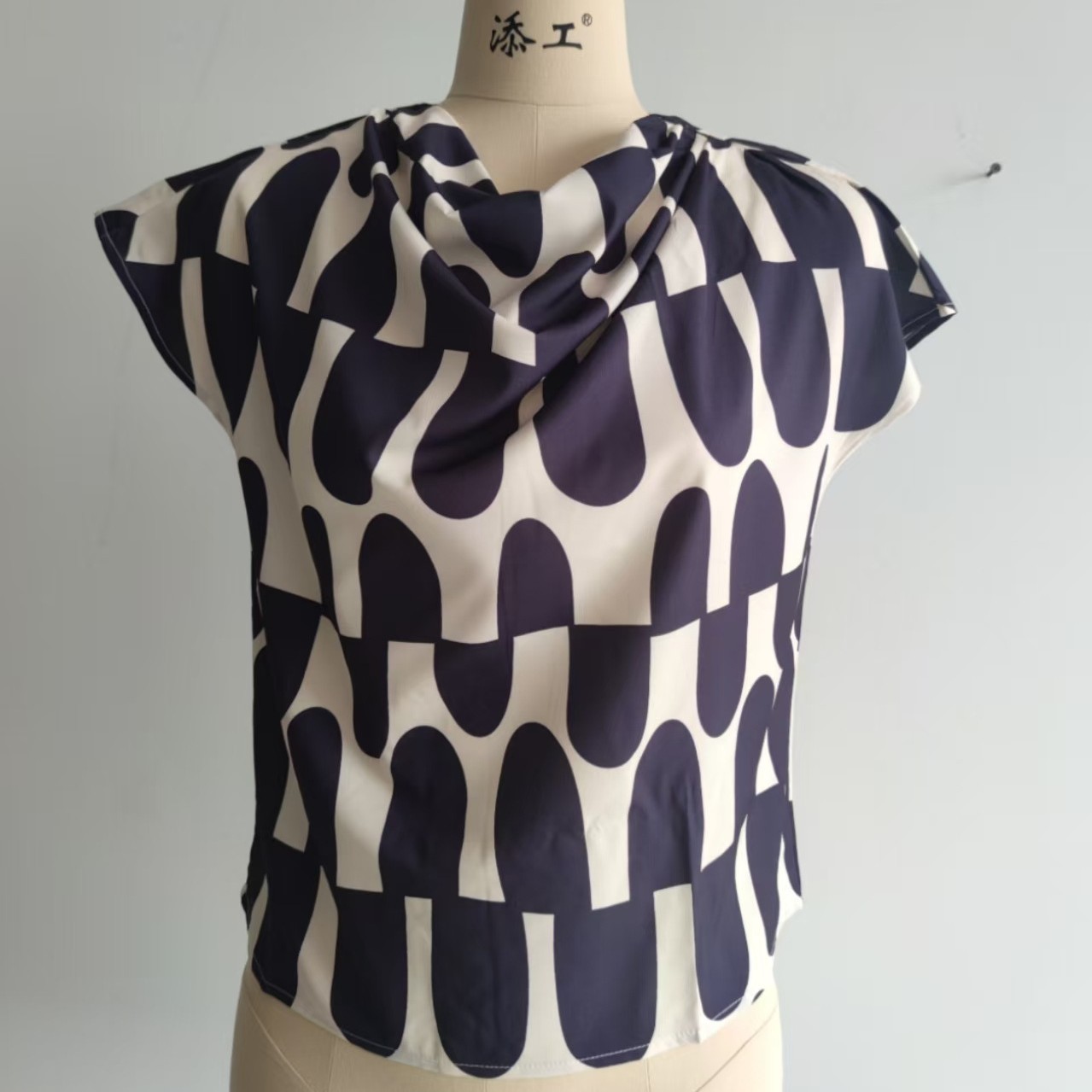 Women's Loose Wave Print Crew Neck Color Block Short Top