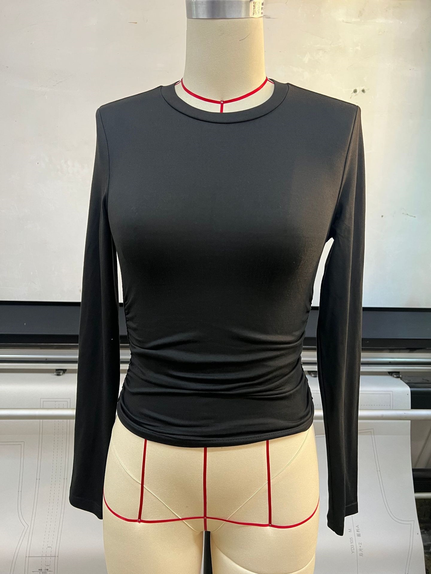 Women's Crewneck Long Sleeve Slim Fit Solid Color T-Shirt