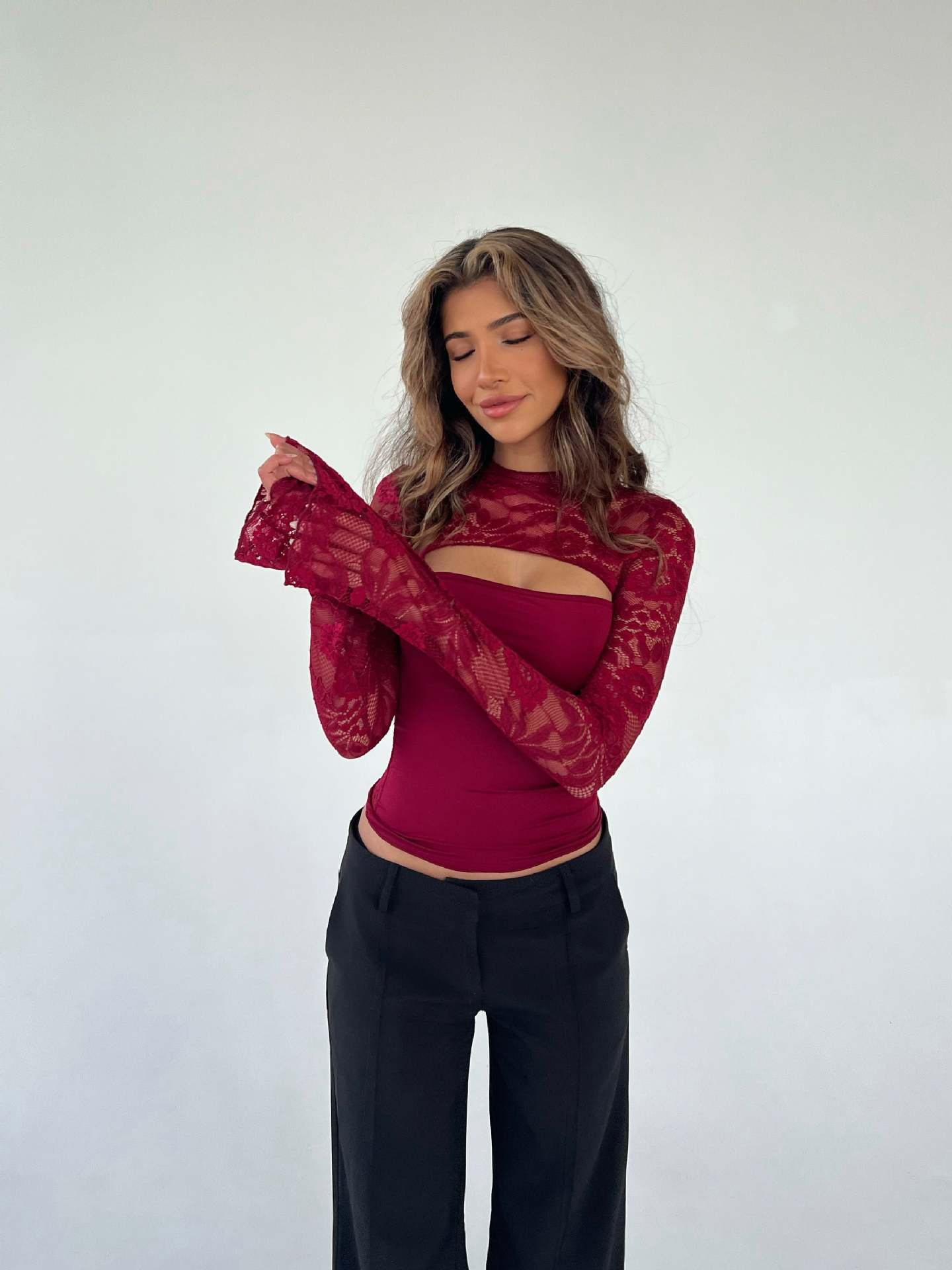 Sexy Lace Cutout Flare-Sleeve Fitted Crop Top