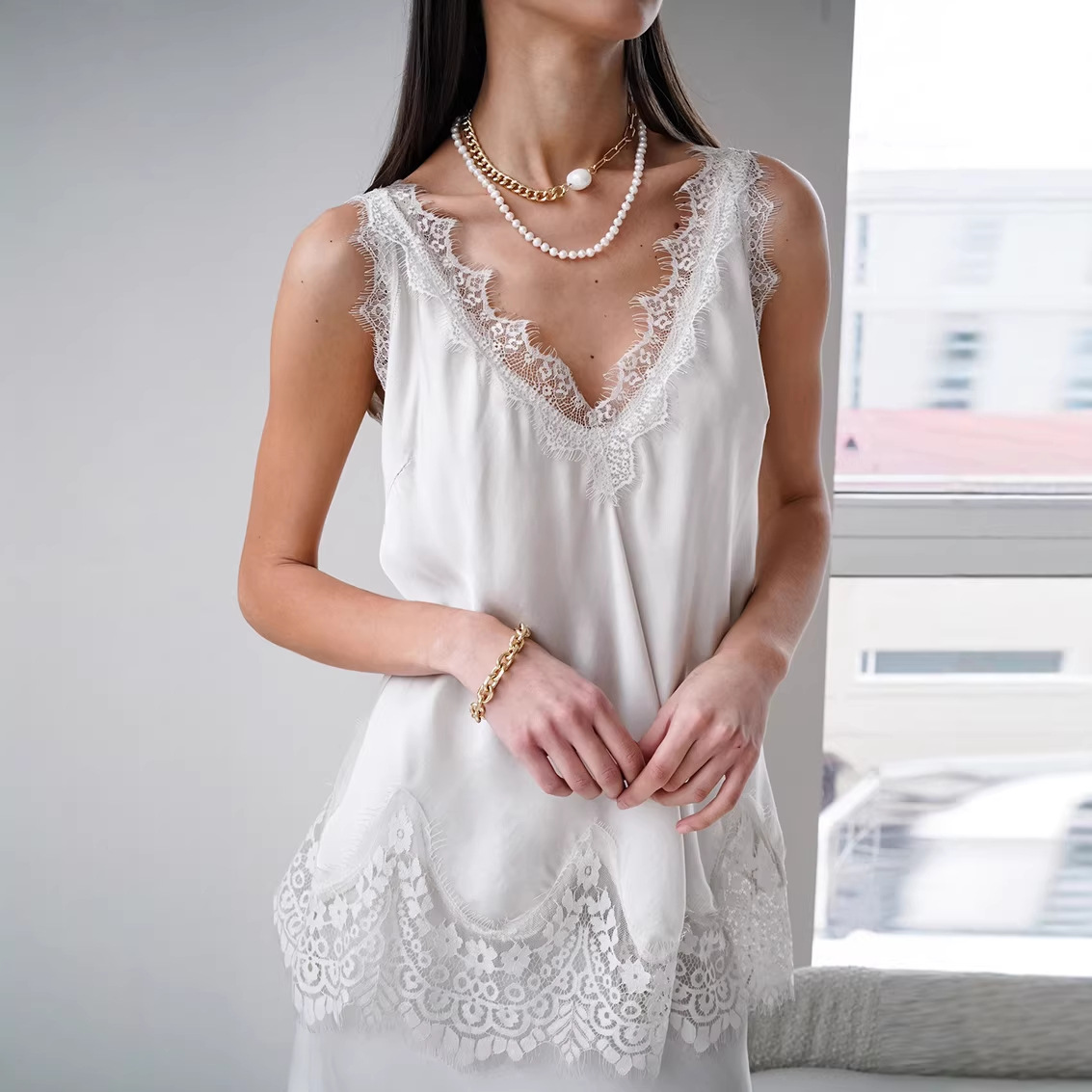 Women's Lace Trim Sleeveless V-Neck T-Shirt
