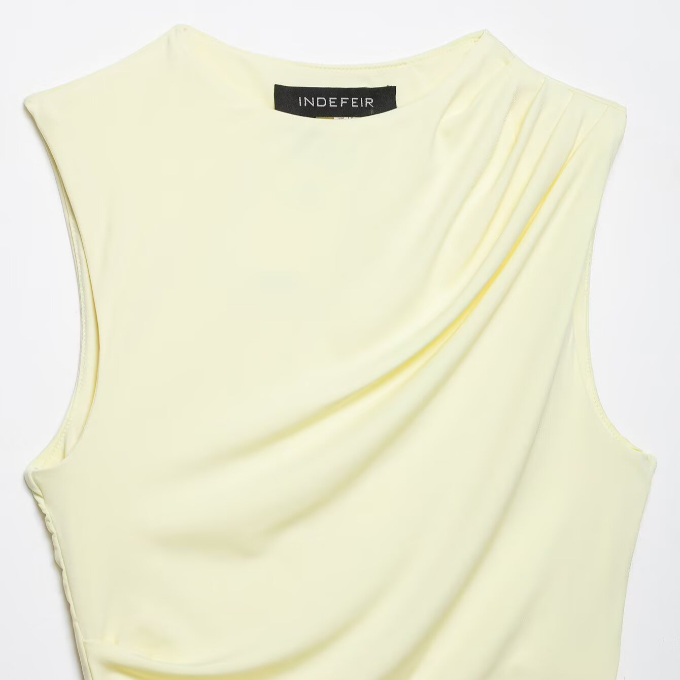 Women's Round Neck Sleeveless Draped Tank Top
