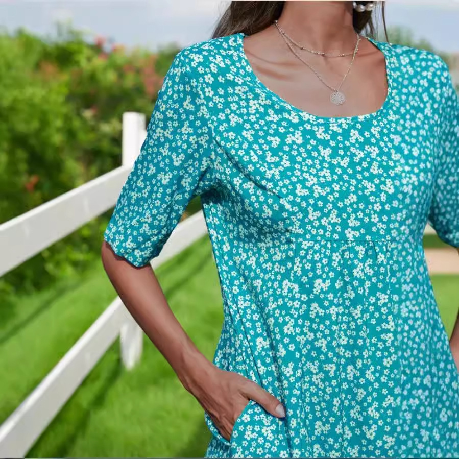 French Vacation Style Floral Midi Dress with Round Neck and Short Sleeves