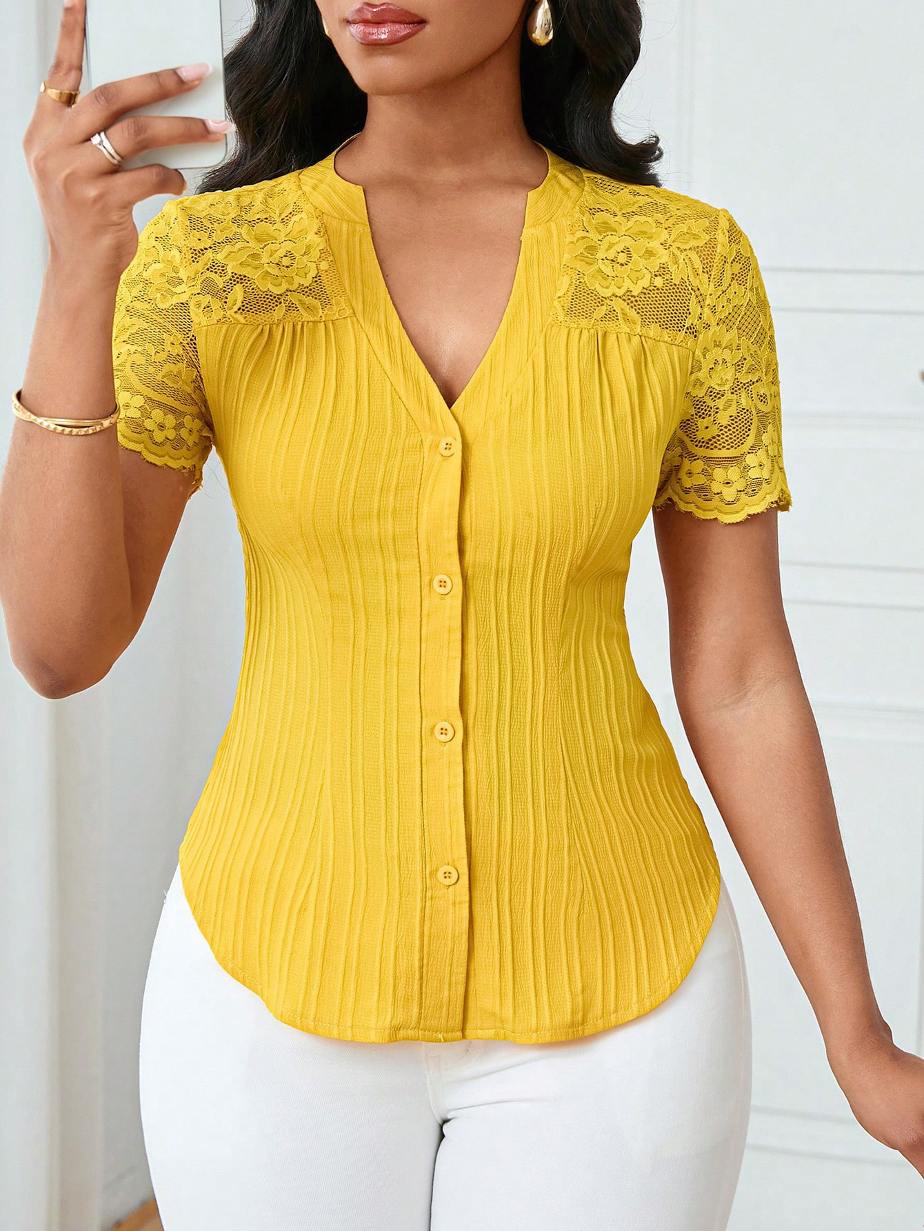 Women's Lace-Trim V-Neck Short-Sleeve Blouse with Pleats and Curved Hem