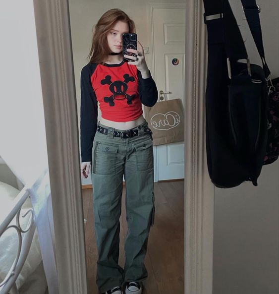 Women's Cropped Skull Print Slim Fit Colorblock Crewneck Long Sleeve Tee