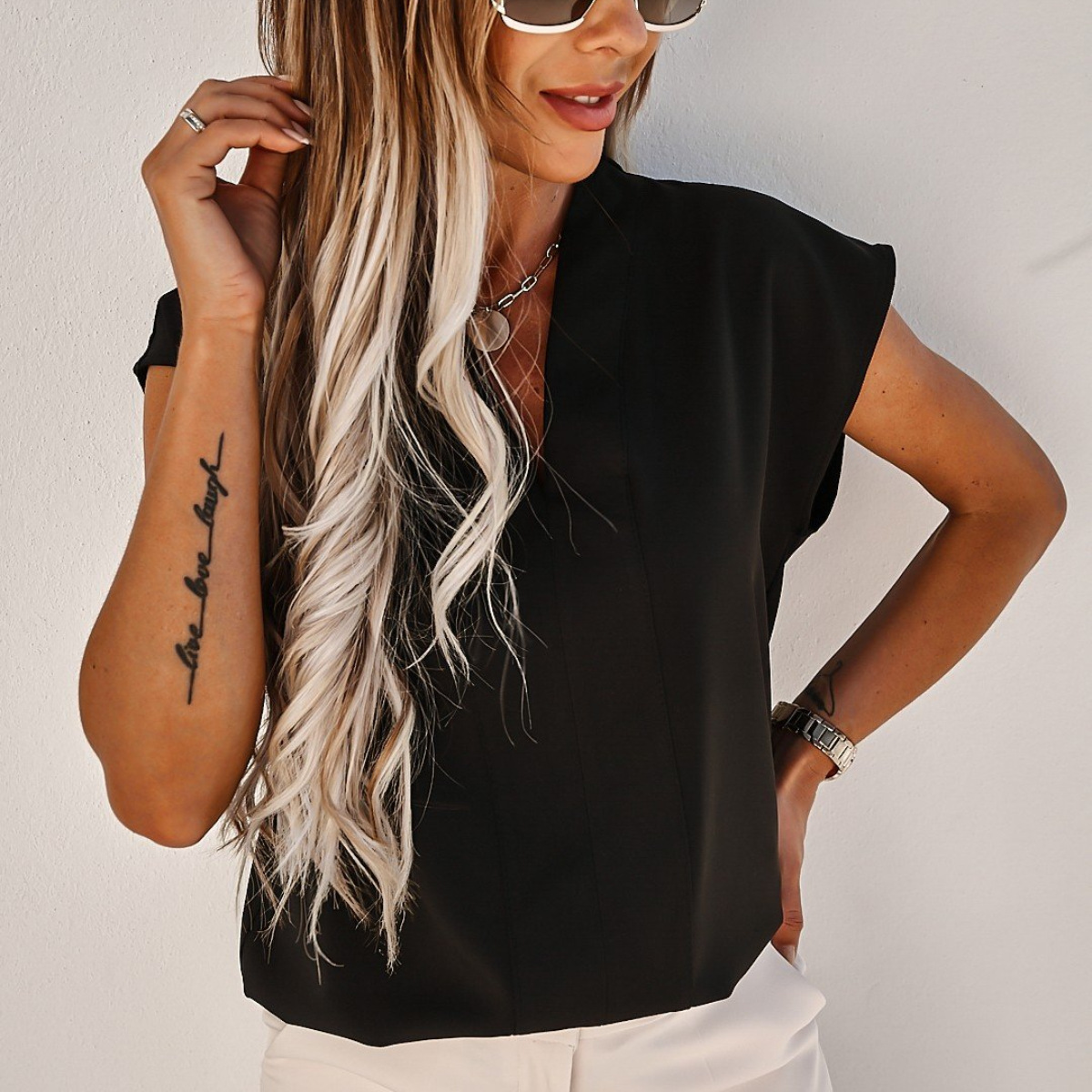 Women's Solid V-Neck Short Sleeve T-Shirt