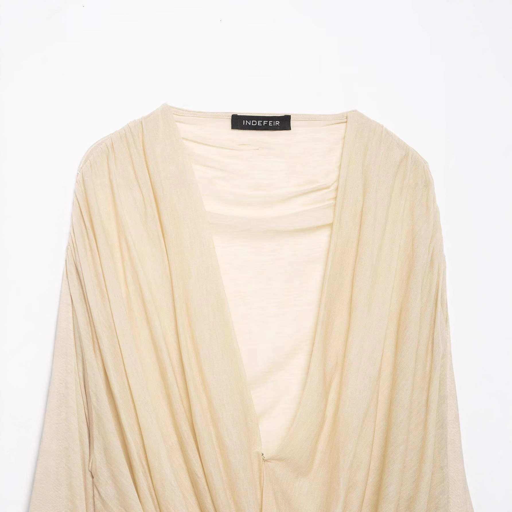 Women's Slim Fit Pleated V-Neck Long Sleeve Top