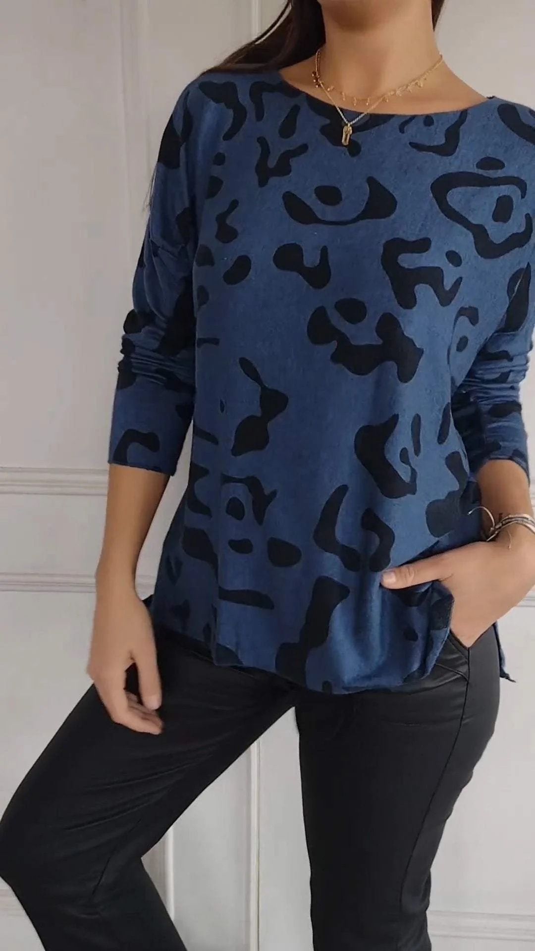 Women's Leopard Print Long Sleeve Crewneck Top