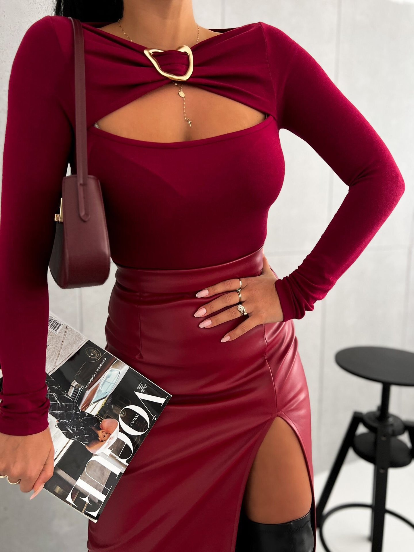 Women's Solid Slim Fit Long Sleeve V-Neck One-Shoulder Top