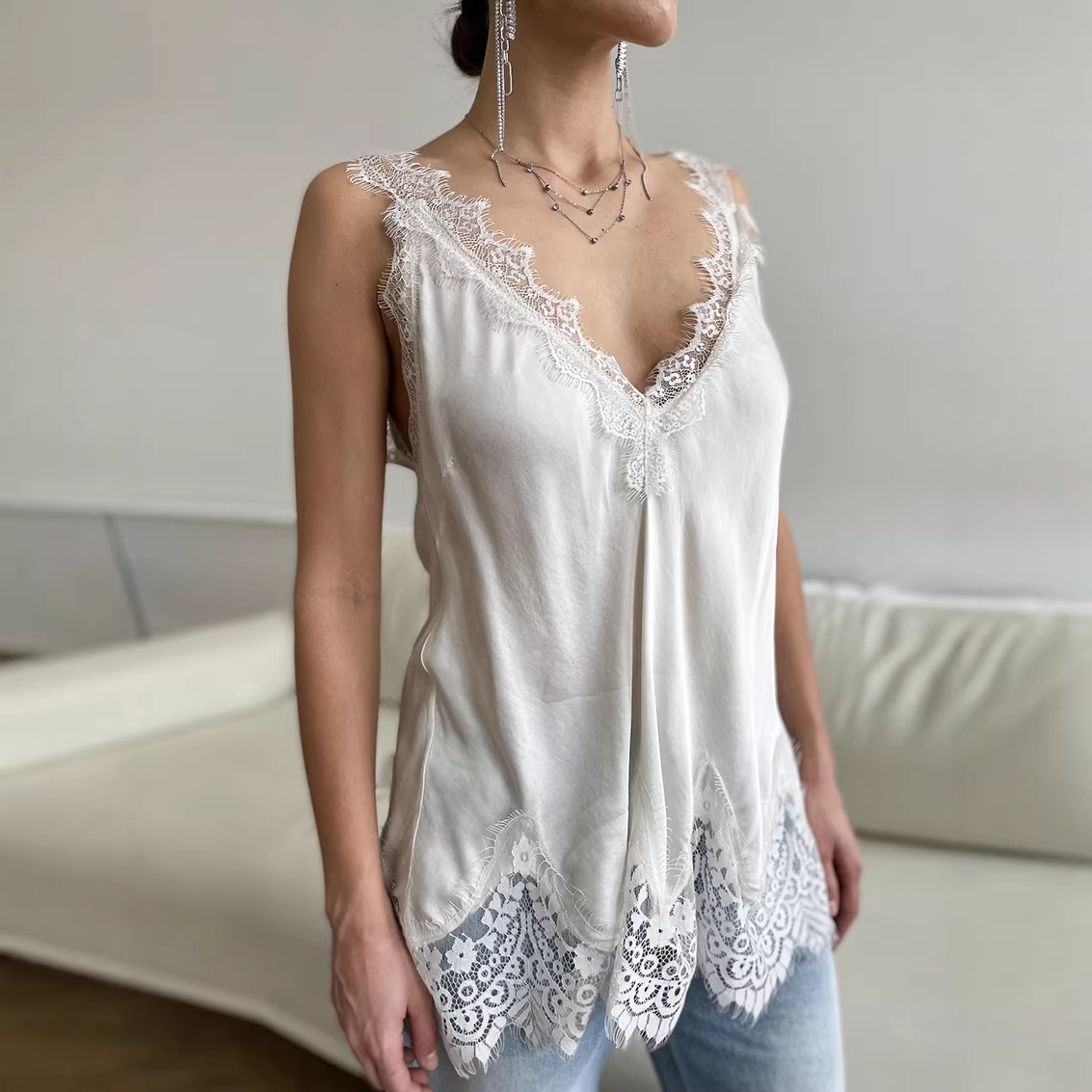 Women's Lace Trim Sleeveless V-Neck T-Shirt