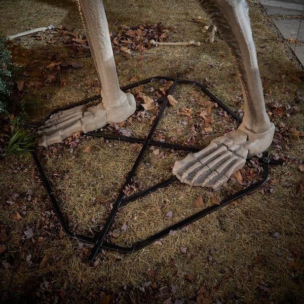 Grave & Bones Giant-Sized Skelly with LifeEyes™ LCD Eyes H5