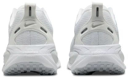 Nike Vomero 18 - Metallic Silver/White - Image 3