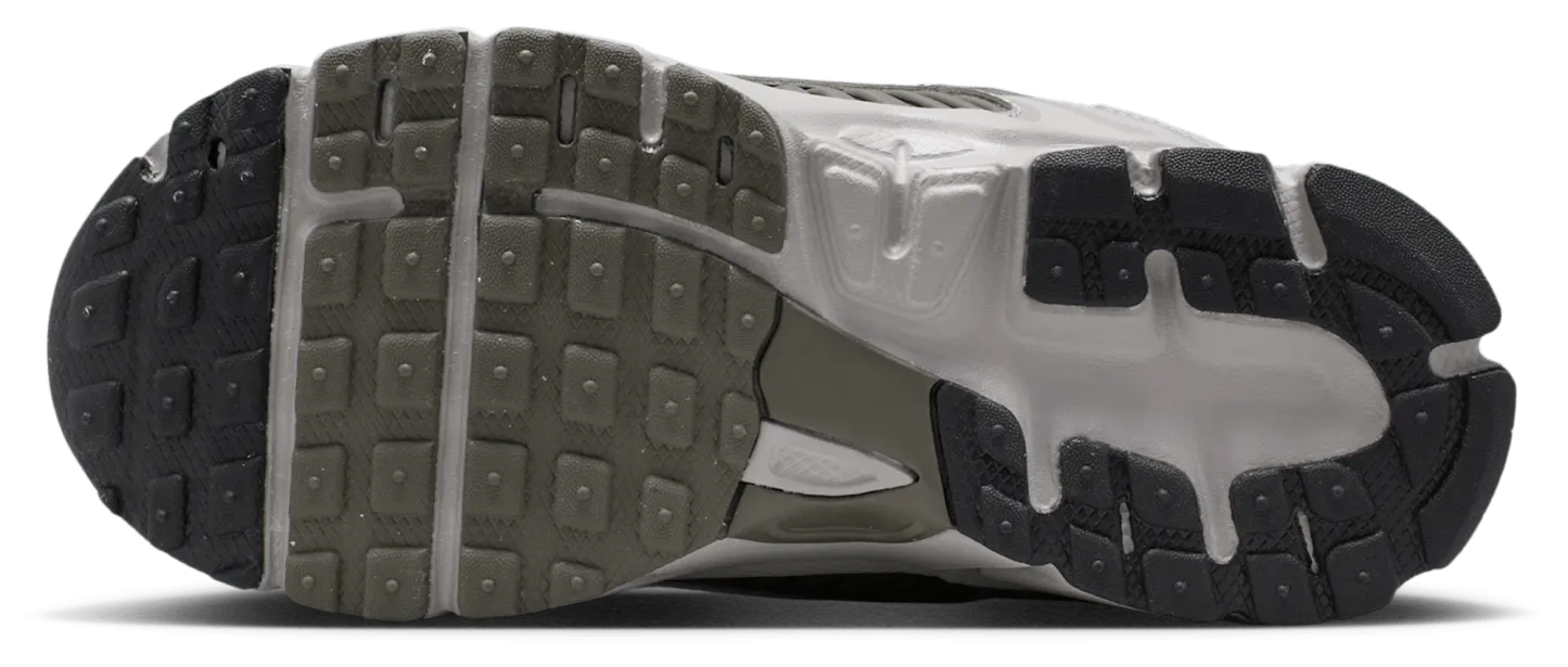 Nike Vomero 5 童款 - College Grey/Black/Cave Stone - Image 5