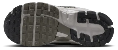 Nike Vomero 5 童款 - College Grey/Black/Cave Stone - Image 5