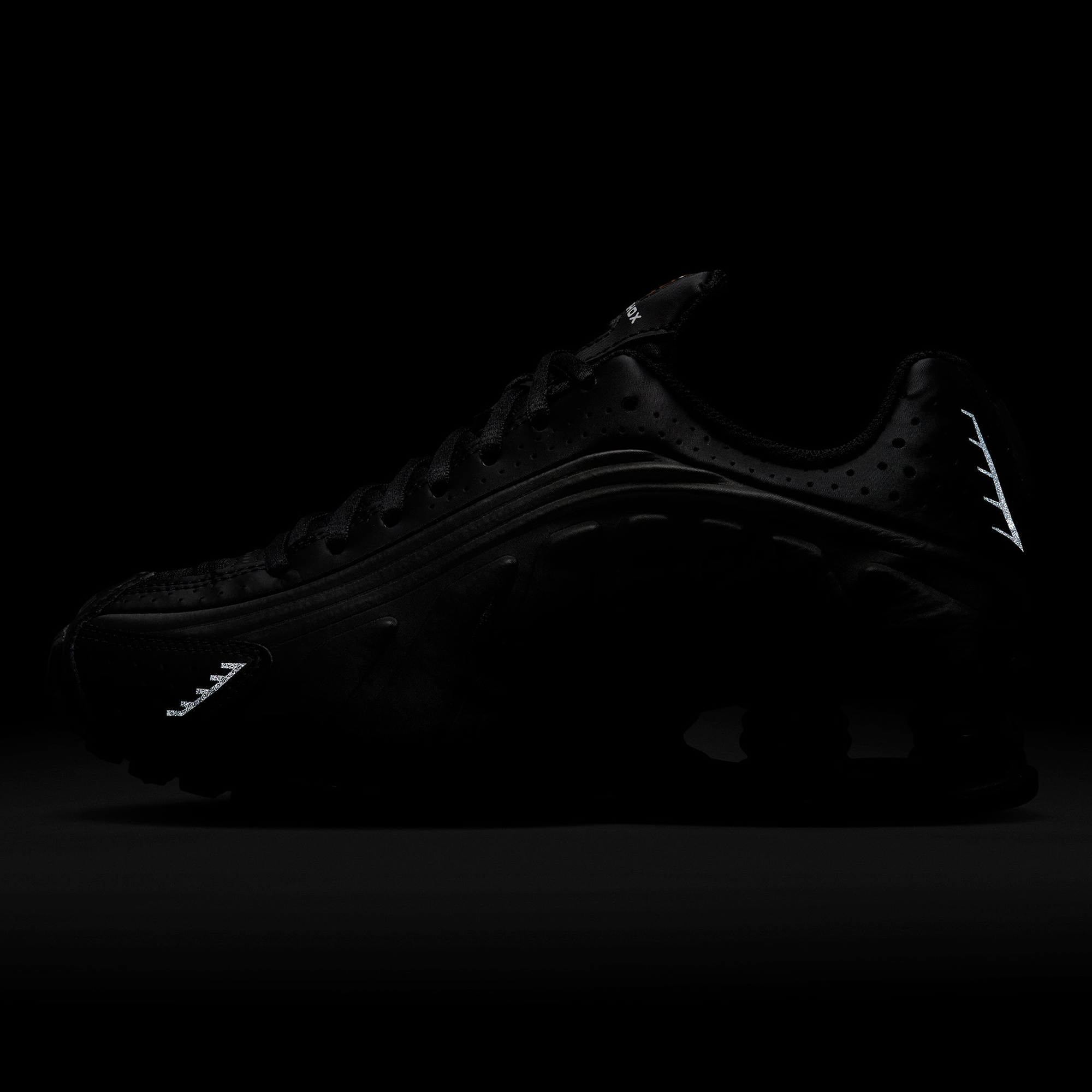 Nike Shox R4 童款 - Black/Black - Image 7
