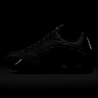 Nike Shox R4 童款 - Black/Black - Image 7