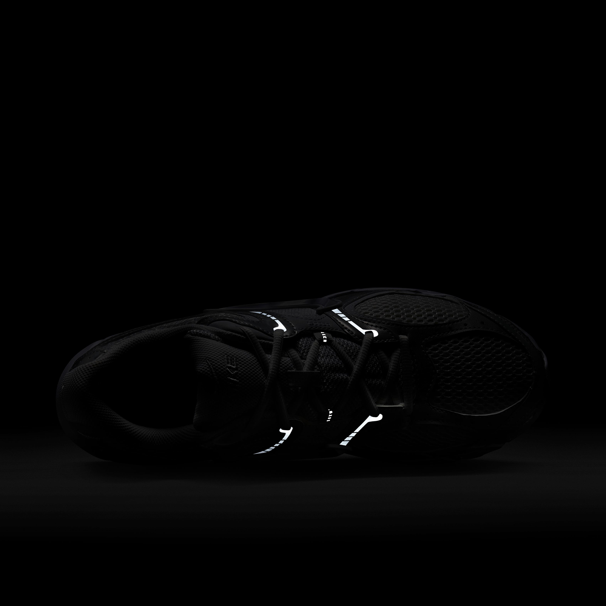 Nike V5 RNR - White/White/Black - Image 7