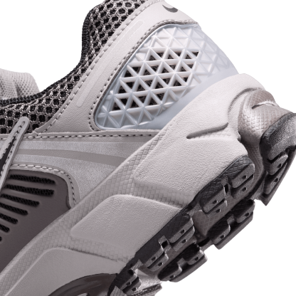 Nike Vomero 5 童款 - Grey/Black/Silver - Image 8