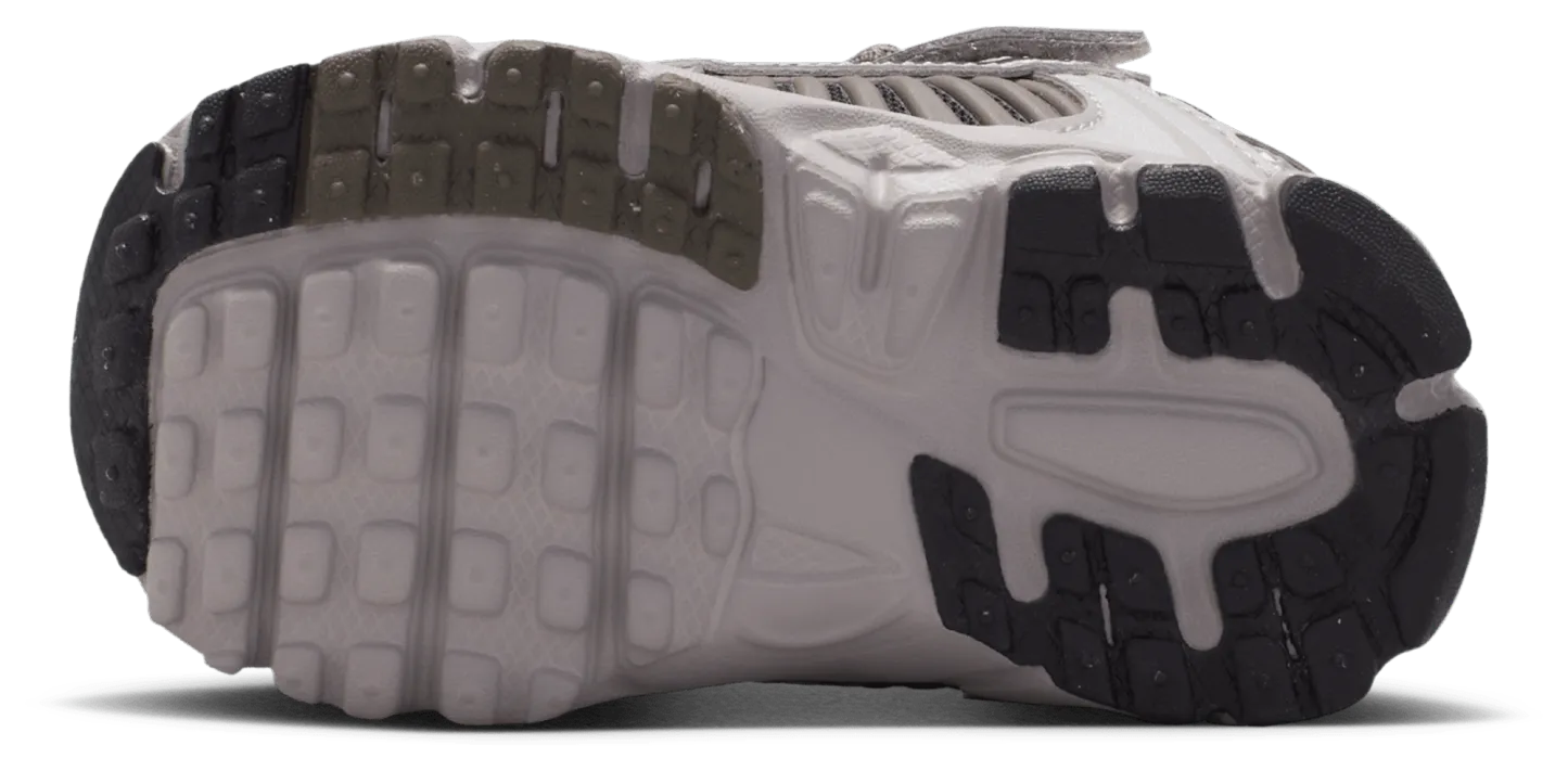 Nike Vomero 5 童款 - College Grey/Black/Cave Stone - Image 5