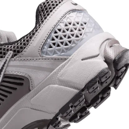Nike Vomero 5 童款 - Grey/Black/Silver - Image 8