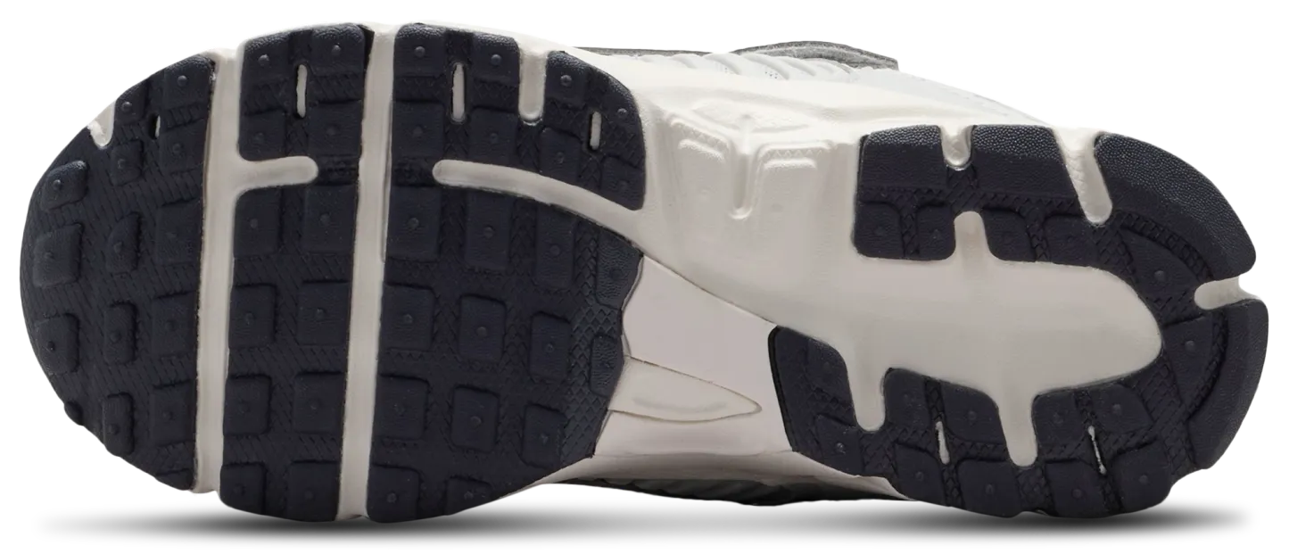 Nike Vomero 5 童款 - Black/Silver/Photon Dust - Image 5