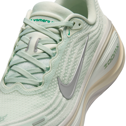 Nike Vomero Plus - Mtlc Silver/Lt Silver/Barely Green - Image 7