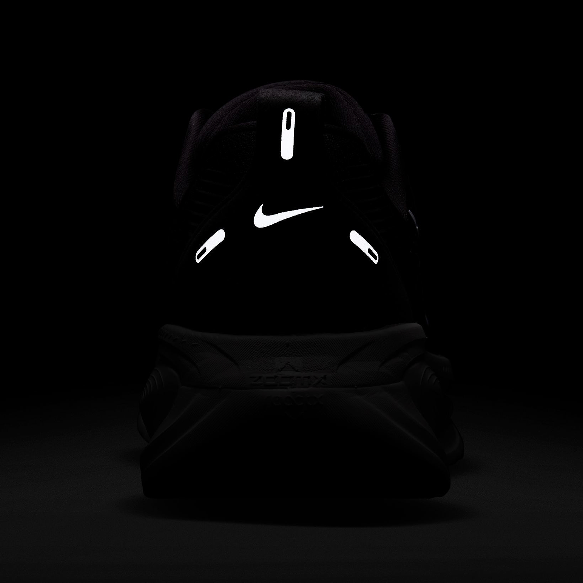 Nike Vomero 18 - Black/Summit White - Image 6