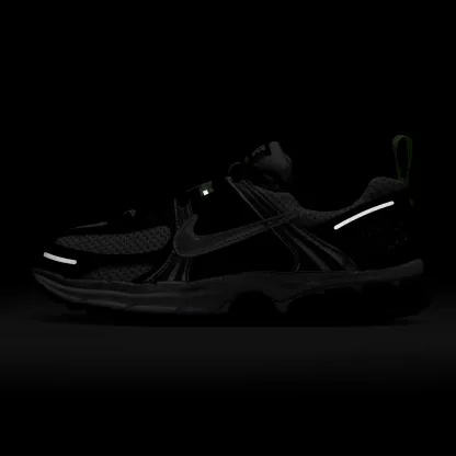 Nike Vomero 5 童款 - Black/Metallic Silver/Photon Dust - Image 6