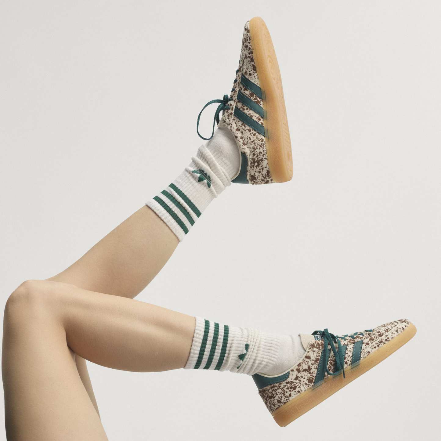 adidas HANDBALL SPEZIAL SHOES - Off White / Rich Green / Dark Brown - View 2