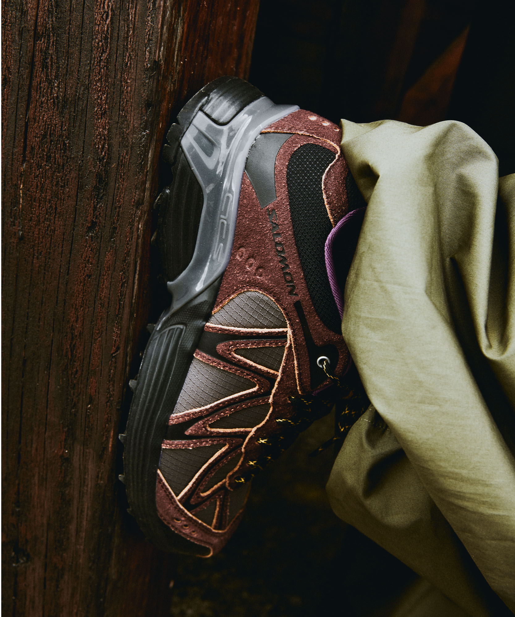 Salomon XT-WHISPER EXPEDITION - Black / Bitter Chocolate / Concord Grape - View 2