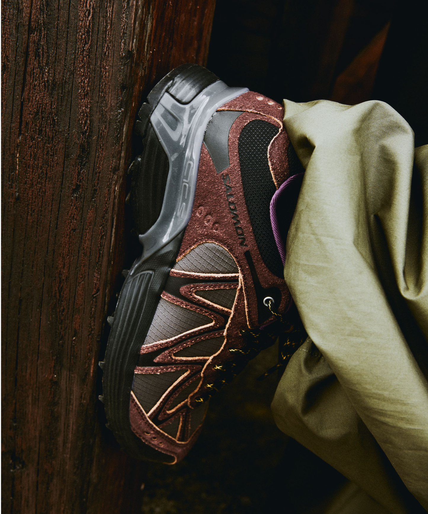 Salomon XT-WHISPER EXPEDITION - Black / Bitter Chocolate / Concord Grape - View 2