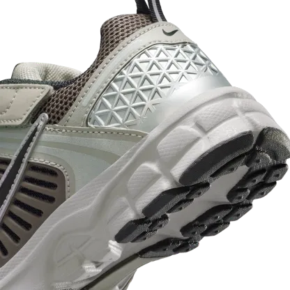 Nike Vomero 5 童款 - College Grey/Black/Cave Stone - Image 8