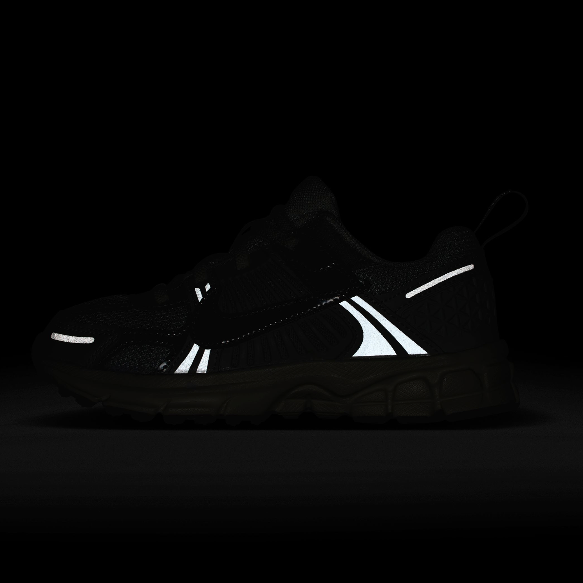Nike Vomero 5 童款 - Black/Silver/Photon Dust - Image 6