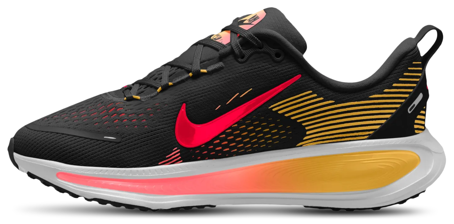 Nike Vomero 18 童款 - Black/Bright Crimson/Light Crimson - Image 2