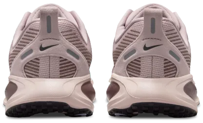 Nike Vomero 18 童款 - Particle Rose/Off Noir/Silt Red - Image 3