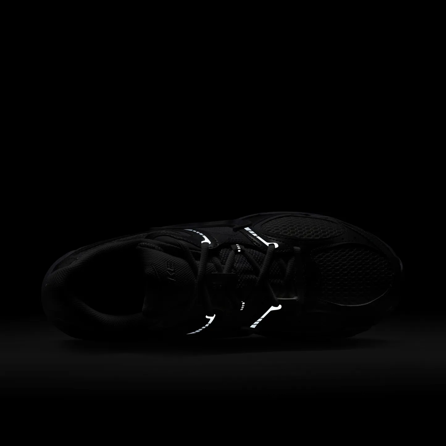 Nike V5 RNR - White/White/Black - Image 7