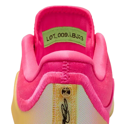Nike LeBron XXIII 童款 - Hyper Pink/Alabaster/Black - Image 9