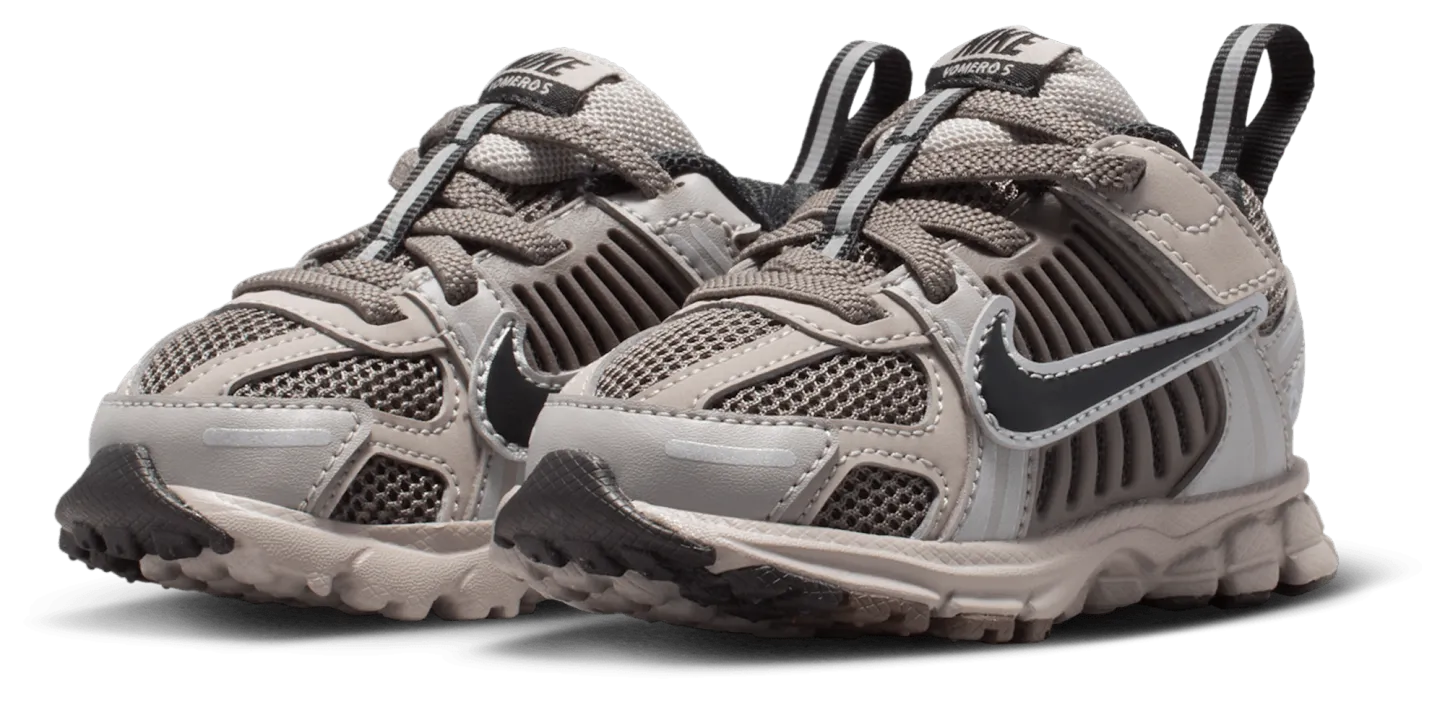 Nike Vomero 5 童款 - College Grey/Black/Cave Stone - Image 6