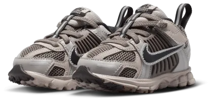 Nike Vomero 5 童款 - College Grey/Black/Cave Stone - Image 6