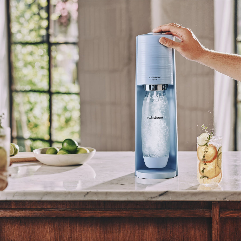 SodaStream FIZZI Sparkling Water Maker, 60L CO2 cylinder and 1L plastic bottle included, Black, Soda Maker