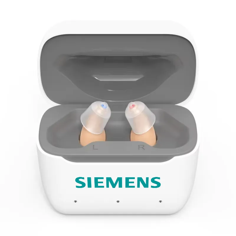 Niewidoczny cyfrowy aparat słuchowy firmy Siemens z możliwością ładowania.