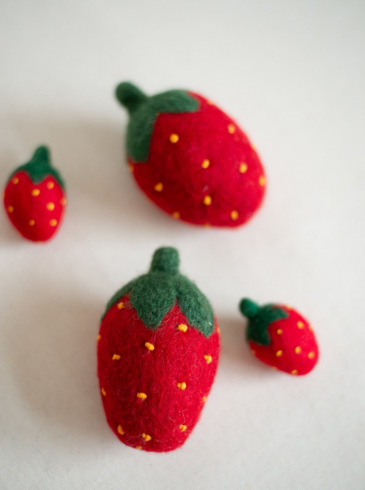 uvessa RED STRAWBERRY WOOL DOG TOY